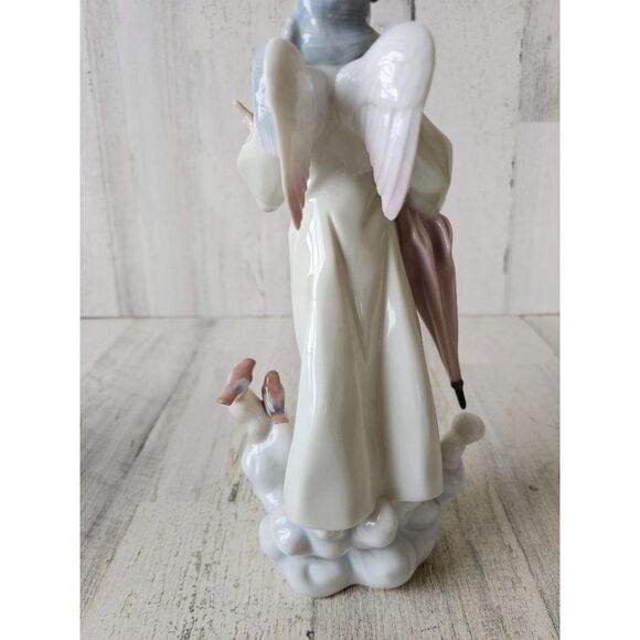 Lladro 6149 Winter boy Angel Bird umbrella Cherub figurine memorial statue - Picture 6 of 11